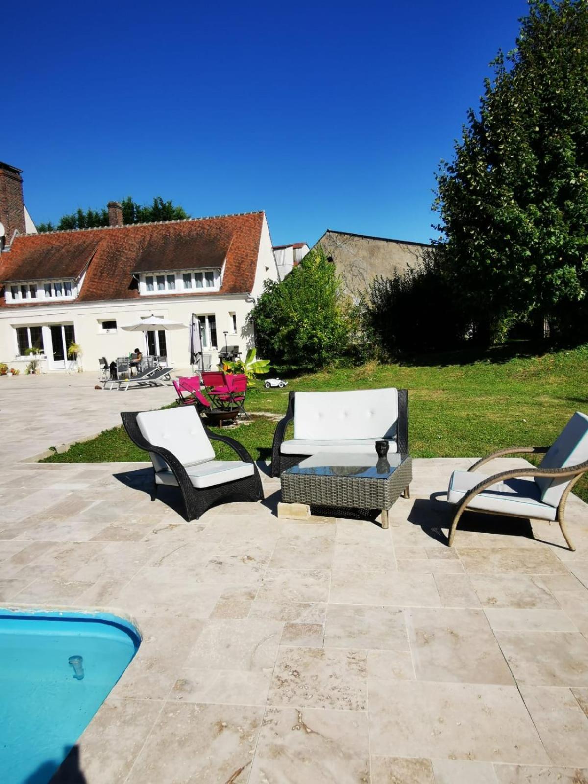 Bed and Breakfast Domaine Des Bruns Châtillon-Coligny Esterno foto