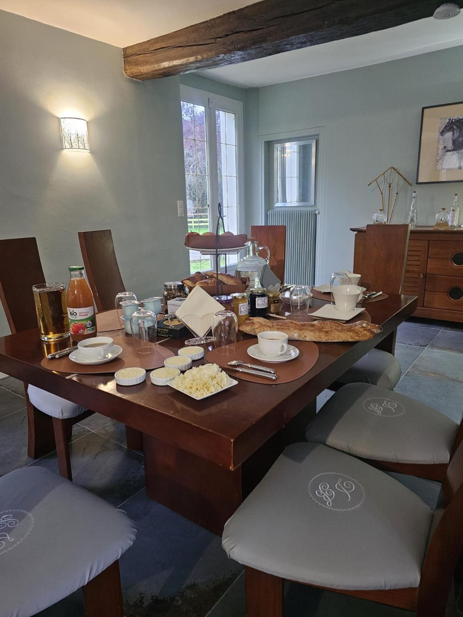 Bed and Breakfast Domaine Des Bruns Châtillon-Coligny Esterno foto